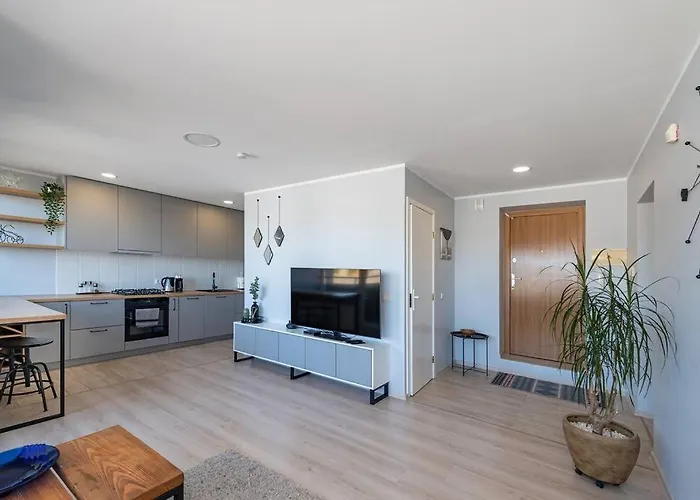Central 2 Bd Apartment By Hostlovers