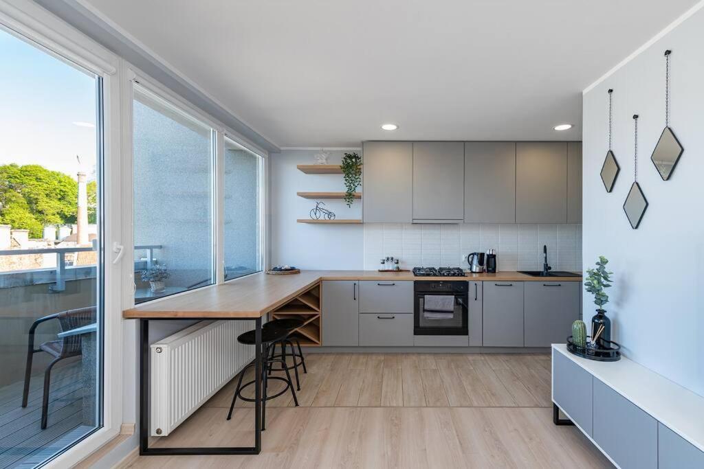 2 Bd By Hostlovers